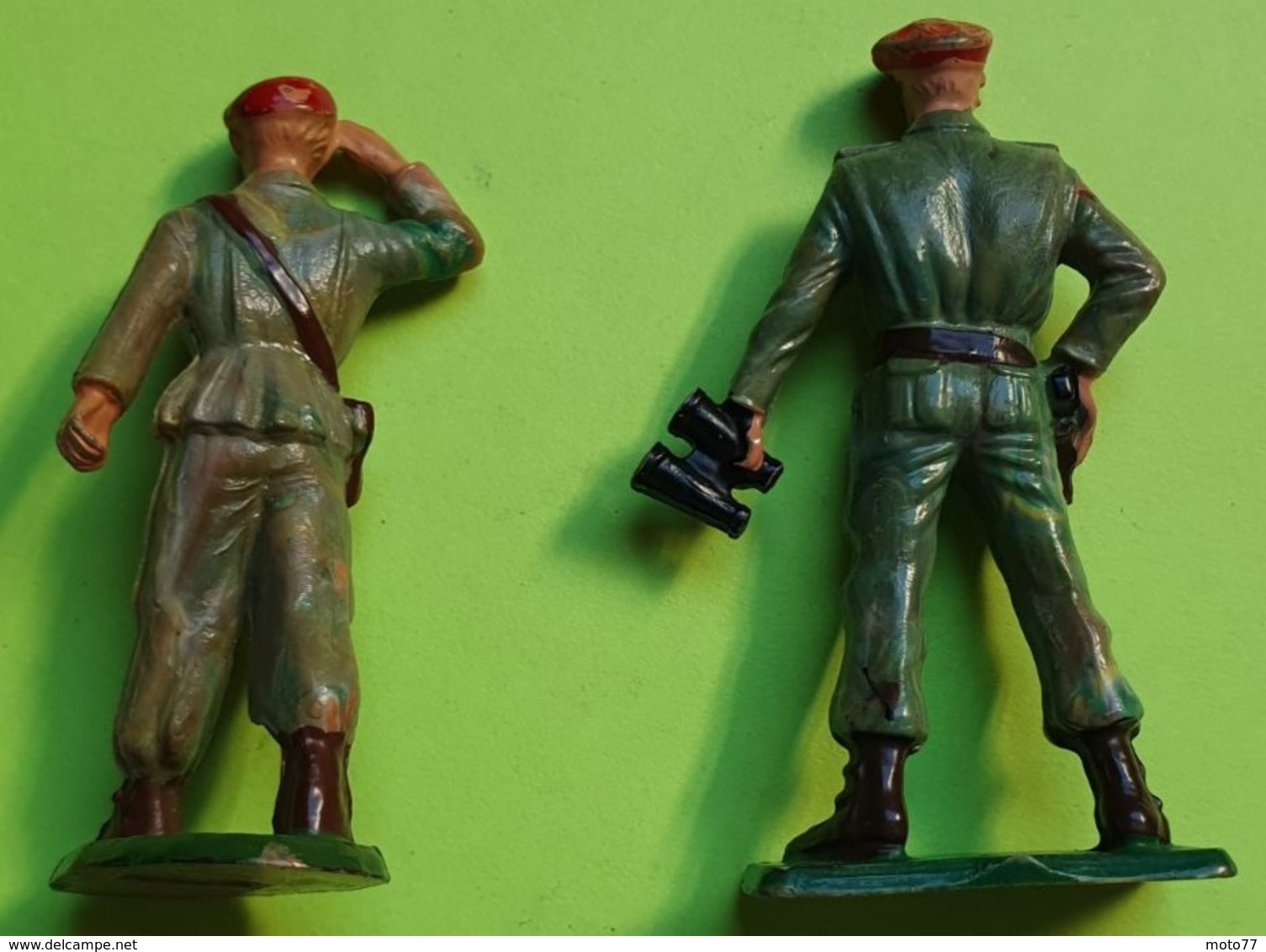 Lot 2 Figurines Soldat Jouet STARLUX - Plastique - PARACHUTISTE Béret Rouge - Chef - Bon état D'usage - Années 1960 - Starlux