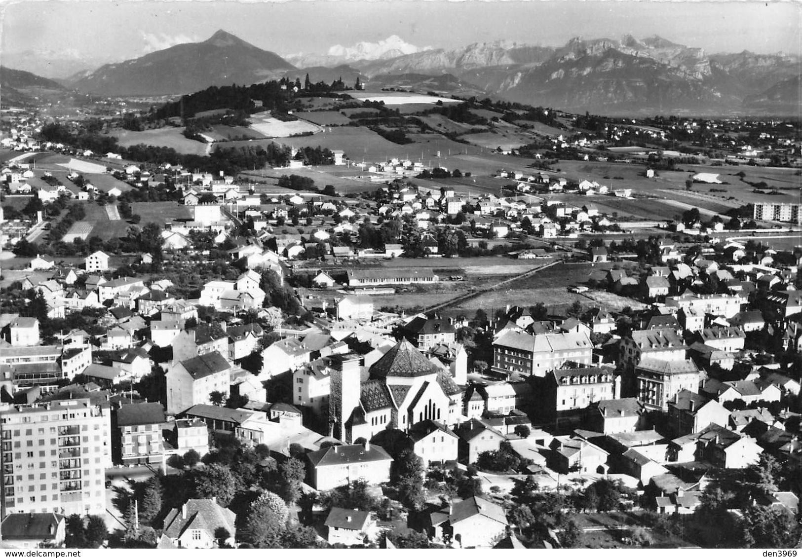 ANNEMASSE - Vue Générale - Dans Le Fond Le Môle, Le Mont Blanc Et La Chaîne Des Aravis - Annemasse