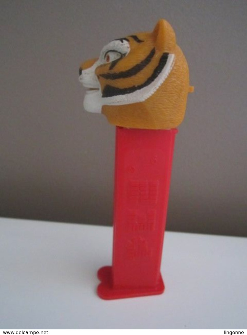 PEZ Dispenser Kung Fu Panda Maitres Tigresse (pied Rouge)  N° 6 TM & © DWA LLC - Pez