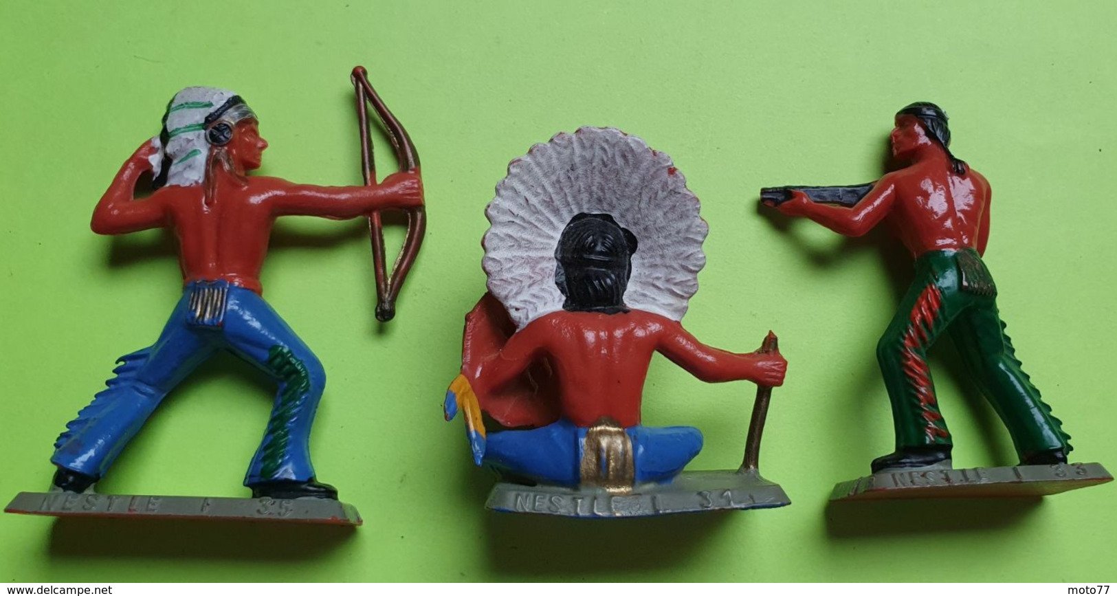 Lot 3 Figurines Soldat Jouet Style STARLUX : Sans Marque Pub NESTLÉ - Plastique - INDIEN WESTERN - état D'usage: 1 Cassé - Starlux