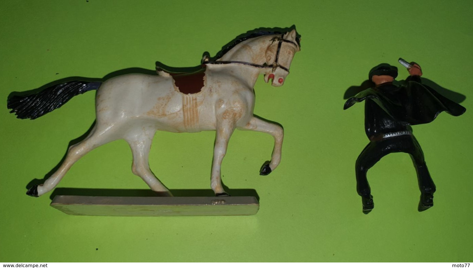 Lot 2 Figurines Soldat Jouet STARLUX - Plastique - Cheval Cavalier ZORO - état d'usage : épée cassé - année 1960