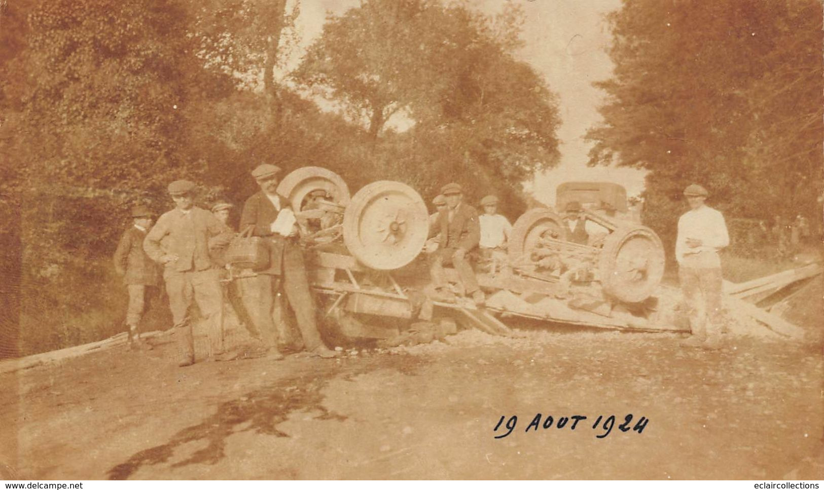 Thème Automobile:   Voiture Accidentée   19 Août 1924  Carte Photo Non Localisée  (voir Scan) - PKW