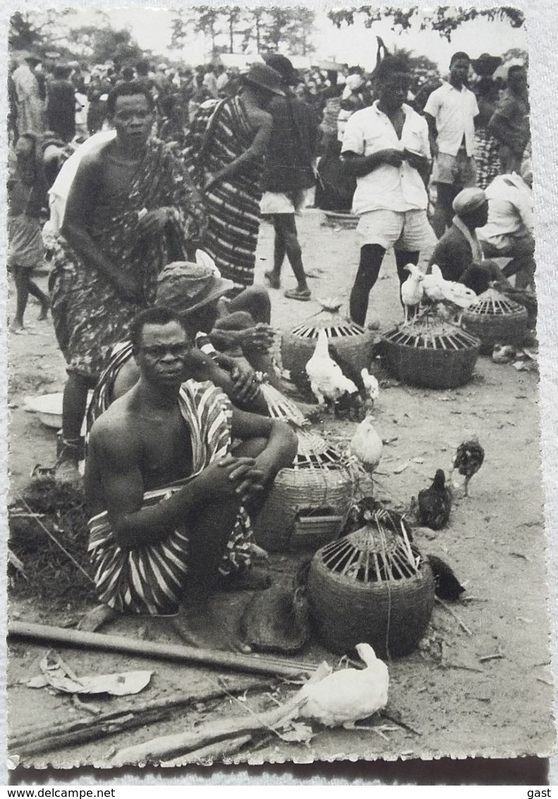 BEOUMI       LE  MARCHE ---- CAGES  A  POULETS   (MISSIONS DES SOEURS  DE LA PROVIDENCE  MAINE ET LOIRE ) - Costa D'Avorio