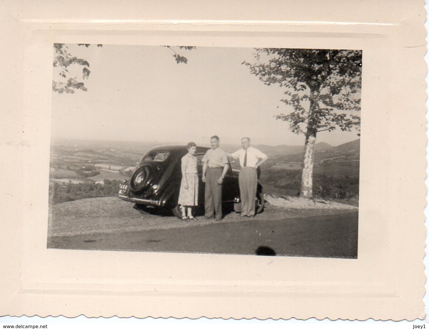 Photo Voiture Ancienne  Avec Famille Au Pays Basque ,format 10/7 - Cars