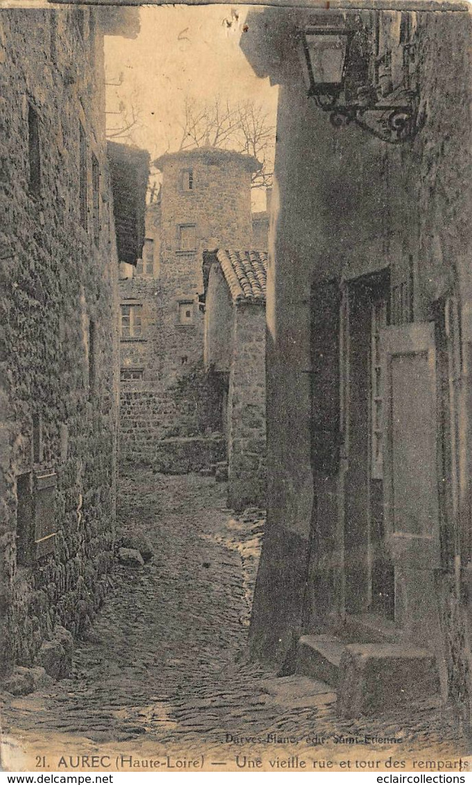 Aurec Sur Loire      43       Une Vieille Rue Et Tout Des Remparts     (voir Scan) - Otros & Sin Clasificación