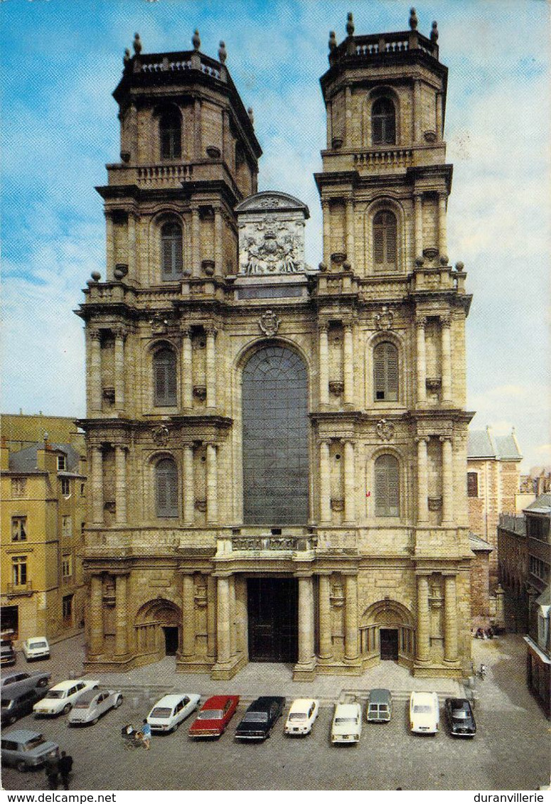 Rennes: Cathédrale Voitures: OPEL REKORD-B & C, MORRIS MINI TRAVELLER, RENAULT 8 & DAUPHINE, SIMCA 1300, CITROËN 2CV - Rennes