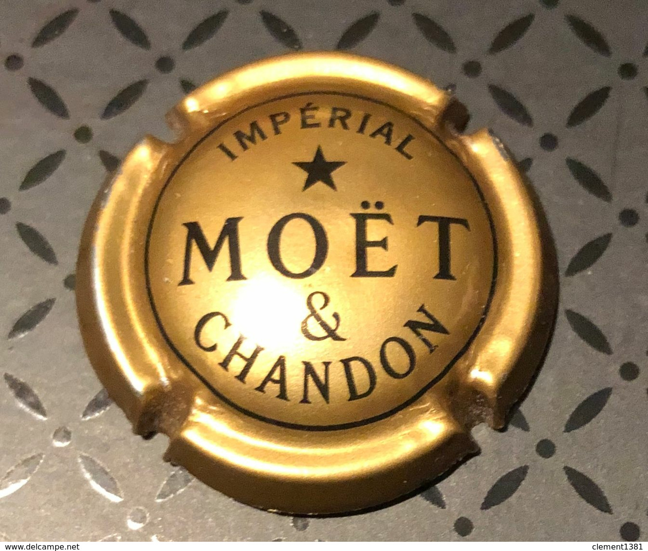 Capsule Champagne Moet Et Chandon Imperial - Möt Et Chandon