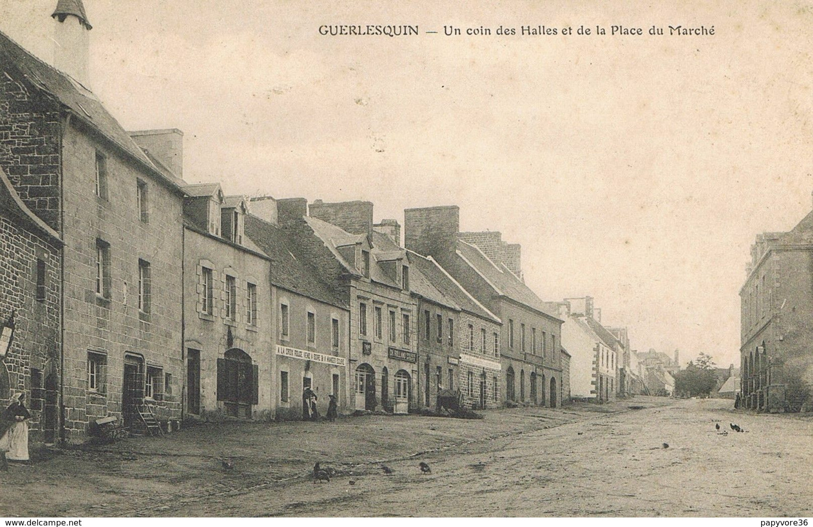 GUERLESQUIN ( Finistère ) - Un Coin Des Halles Et De La Place Du Marché - CH. Rolland Antiquités-Horlogerie - Guerlesquin