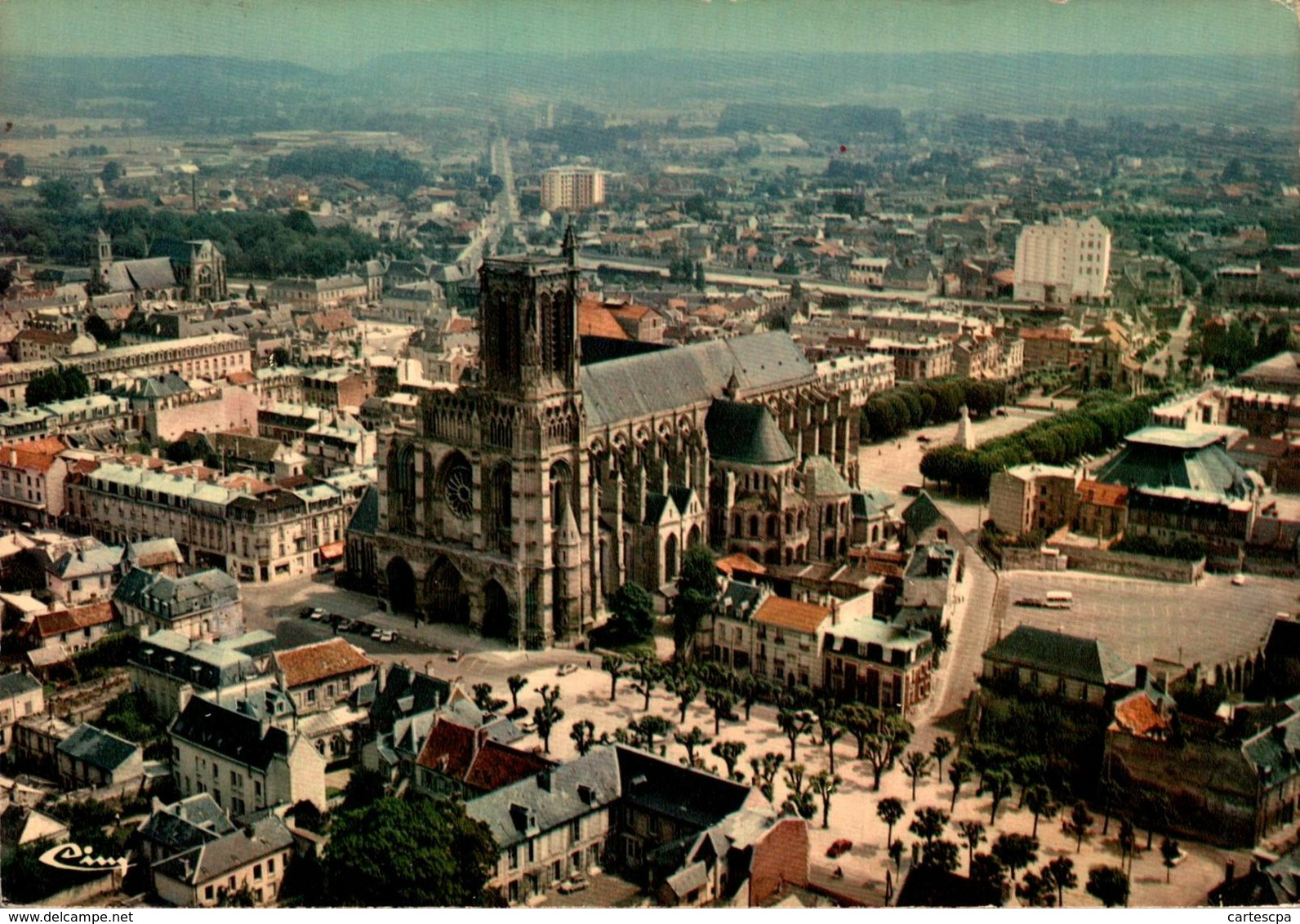 Soissons Vue Aerienne La Cathedrale 1979 CPM Ou CPSM - Soissons