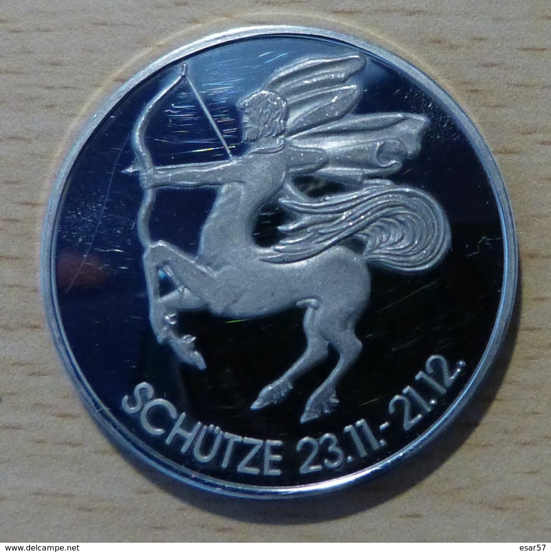 Médaille Sagittaire 23/11  21/12 Avec Pierre Bleue Sur Une Face - Non Classés