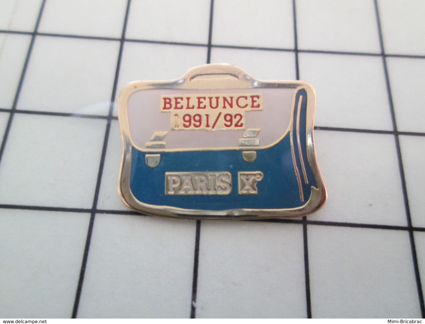 613b Pins Pin's / Rare & Belle Qualité THEME ADMINISTRATIONS / CARTABLE ECOLE BELEUNCE PARIS Xe 1991-92 - Administraties