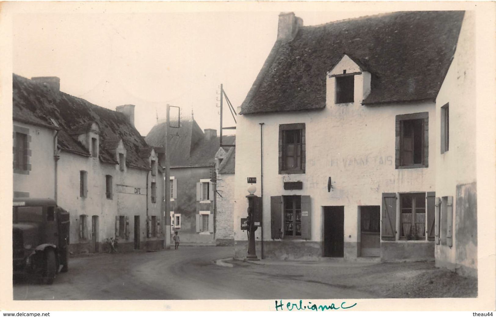 ¤¤   -   HERBIGNAC   -   Place Du Marché   -  Pompes à Essence            -  ¤¤ - Herbignac