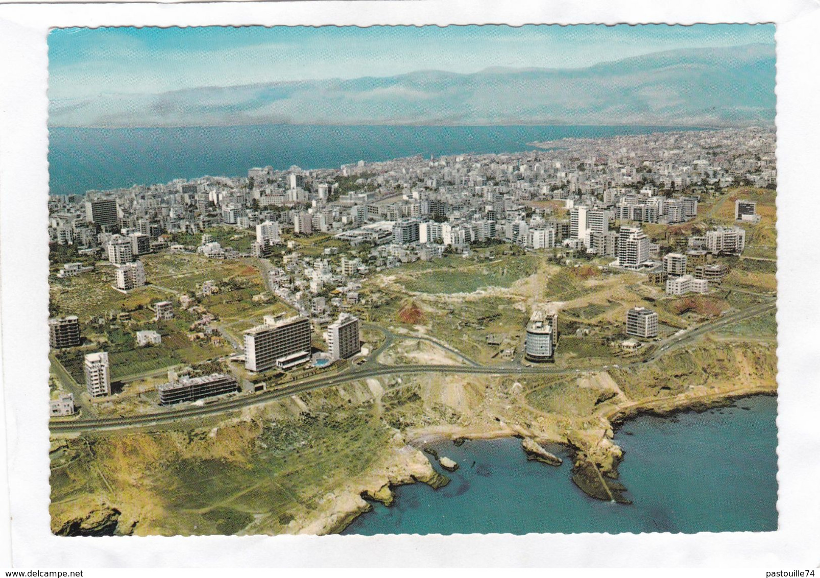 CPSM.  15 X 10,5  -  BEYROUTH  MODERNE  -  Vue Générale Et Les Grands Hôtels à L'Avenue Chouran - Libanon