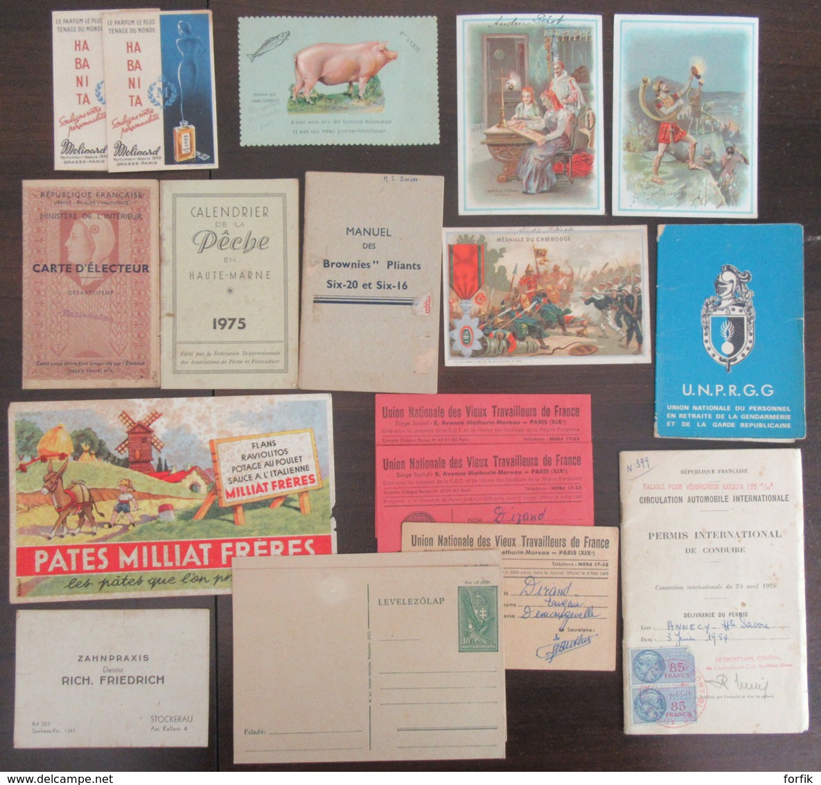 Important lot de documents anciens dont buvards, partitions, menus, livrets, cartes diverses, chromos, etc...