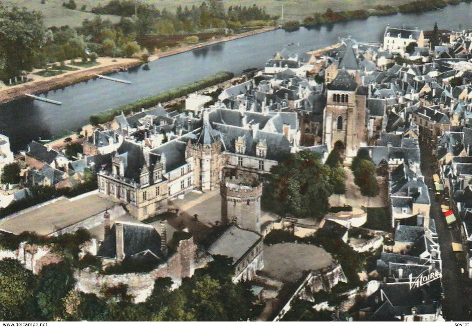 SAINT AIGNAN. -  Le Château . La Cour D'honneur Et La Tour , L'eglise , Vus D'avion - Saint Aignan