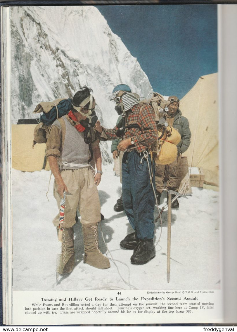 NATIONAL GEOGRAPHIC  YEAR 1954 IN 2 BOOKS  COMPLETELY BOUND WITH A CARDBOARD COVER .WITH THE CONQUEST OF THE EVEREST - Otros & Sin Clasificación