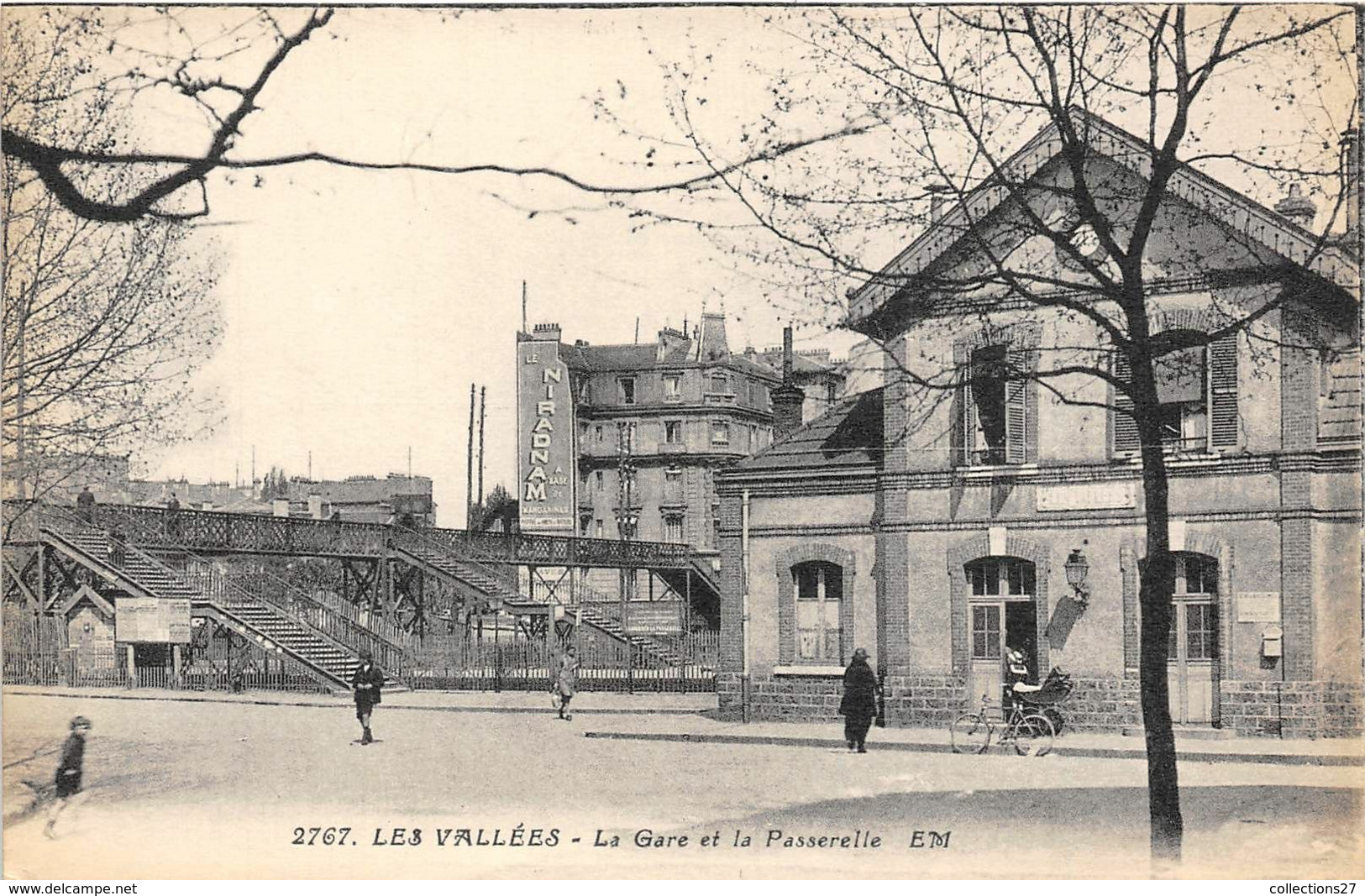 92-BOIS-COLOMBES- LES VALLEES- LA GARE ET LA PASSERELLE - Colombes