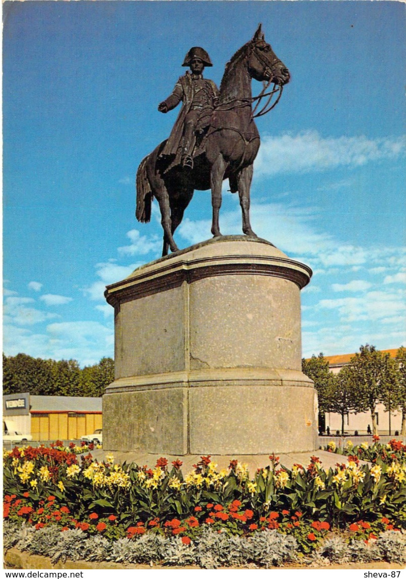 85 - La Roche Sur Yon - Statue De Napoléon 1er - La Roche Sur Yon
