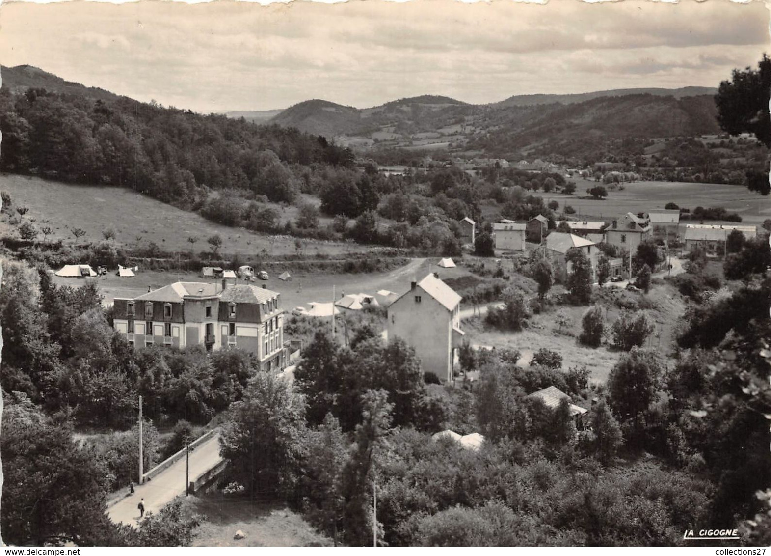 63-SAINT-NECTAIRE- LE-BAS- HÔTEL DU PRE CATELAN , LE TERRAIN DE CAMPIN ET LA VALLEE DE SAILLANT - Saint Nectaire