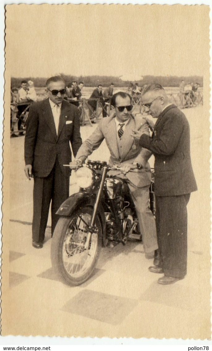 VECCHIA FOTO - OLD PHOTO - MOTORCYCLE - MALPENSA - 1948 - MOTO GUZZI 250 - GARA SOCIALE -A.M.C. GALLARATESE - Vedi Retro - Sports