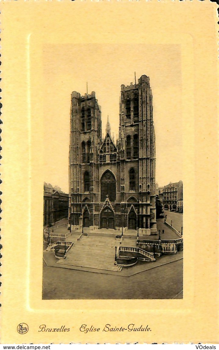 030 534 - CPA - Belgique - Brussel - Bruxelles - Eglise Sainte-Gudule - Monumenti, Edifici