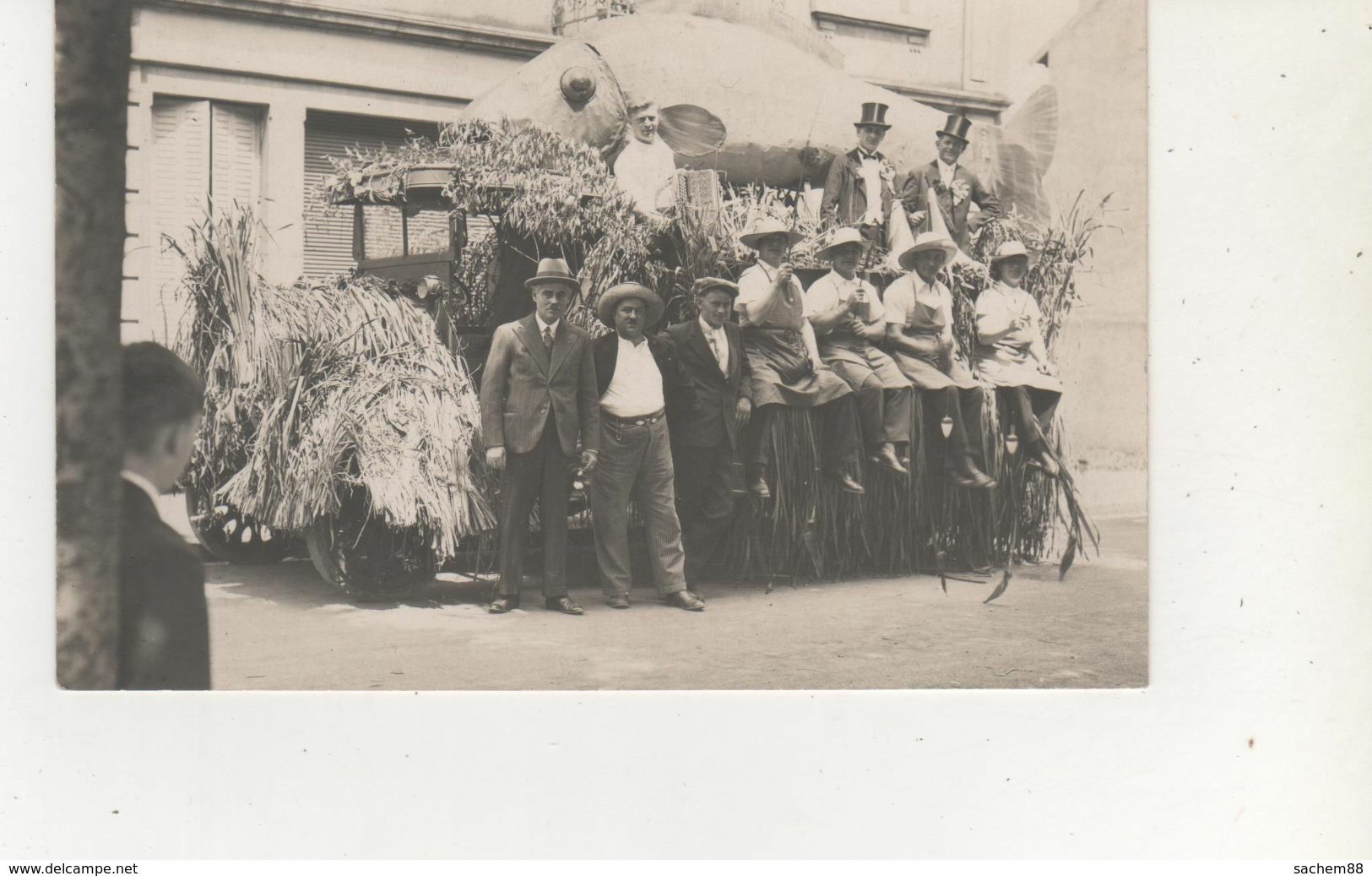 CARTE PHOTO  JOEUF  SOUVENIR DE DEFILE  CHAR DES TAILLEURS ET DES PECHEURS - Sonstige & Ohne Zuordnung