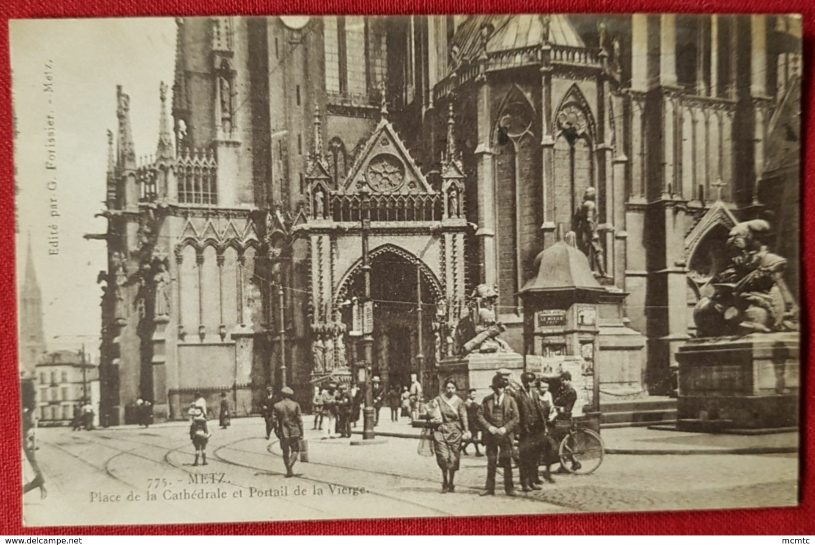 CPA  -  Metz  - Place De La Cathédrale Et Portail De La Vierge - Metz