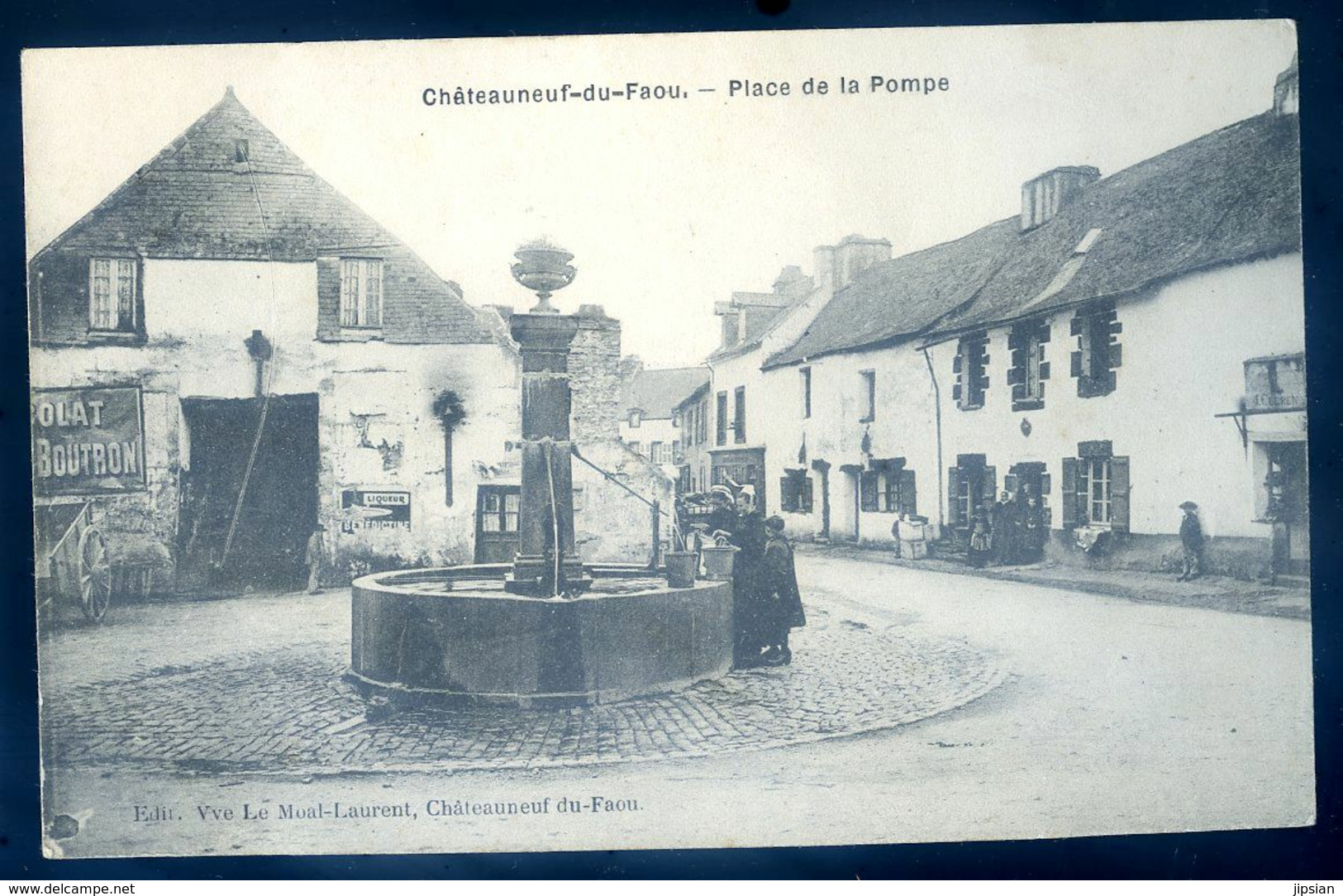 Cpa Du 29 Châteauneuf Du Faou Place De La Pompe    AVR20-174Ter - Châteauneuf-du-Faou