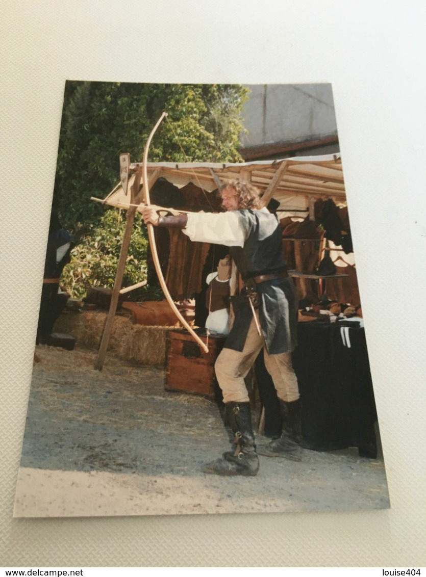 P4 - Journées Médiévales De Roquebrune Sur Argens (83) 28/29 Aout 2004 - Archer Avec Un Arc Médiévale Longs Bouts - Tir à L'Arc