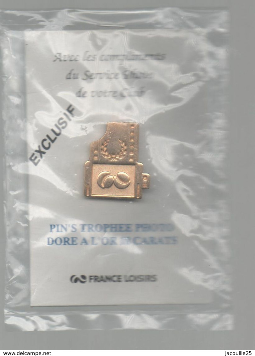 PINS PIN'S  PHOTO PHOTOGRAPHIE FRANCE LOISIRS TROPHEE PHOTO DORE OR 18 CARATS RE - Fotografie