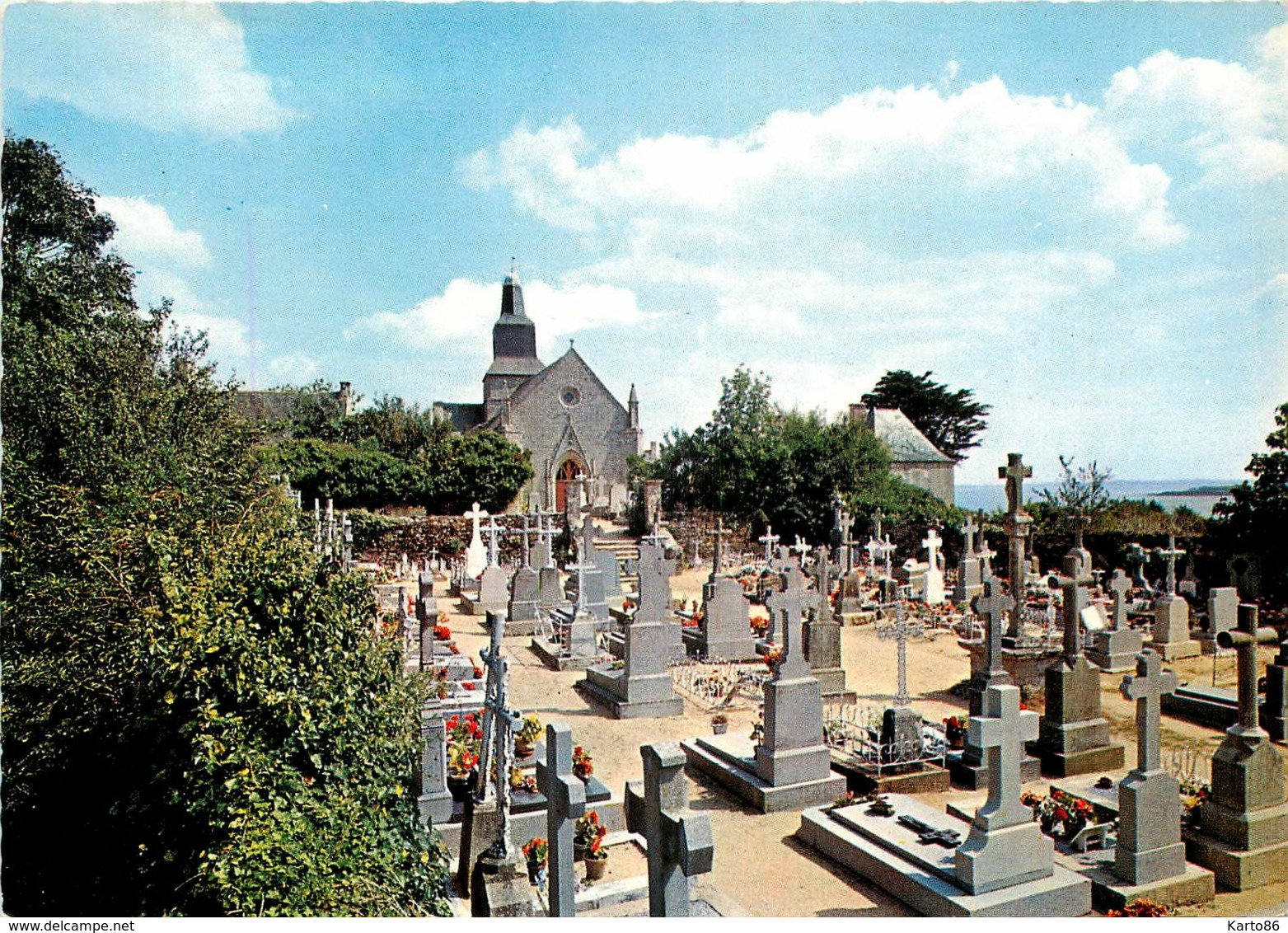Ile D'arz * Au Village , L'église Romande N.d. De La Nativité Et Le Cimetière - Ile D'Arz
