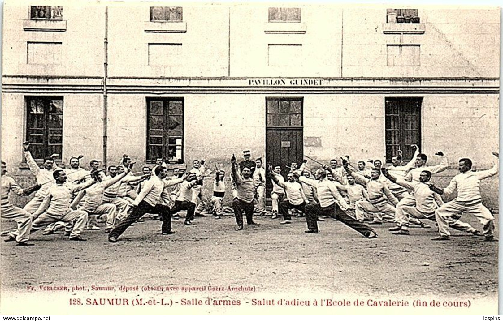 SPORTS - ESCRIME -- 49 -  Saumur - Salle D'Armes - Salut D'adieu à L'école De Cavalerie ( Fin De Cours ) - Escrime