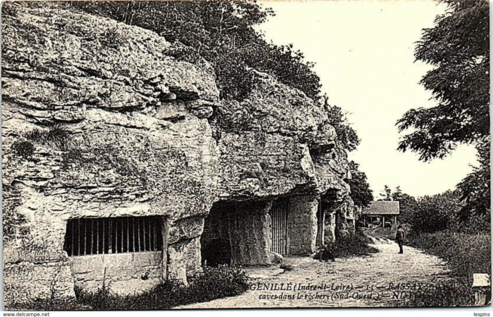 37 - GENILLE RASSAY - Caves Dans Les Rochers ( Sud Ouest ) - Genillé