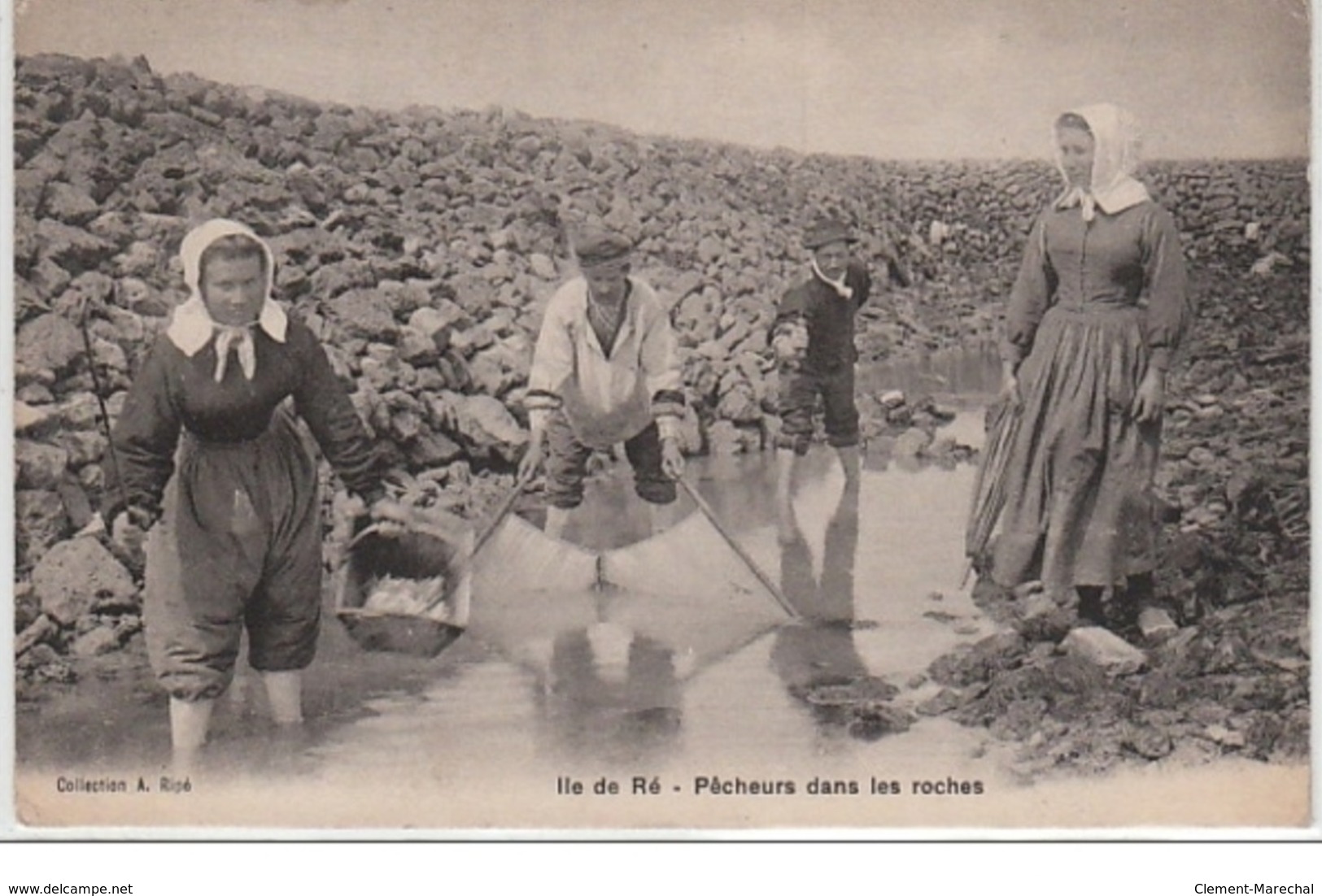 ILE DE RE : Pêcheurs Dans Les Roches - Très Bon état - Sonstige & Ohne Zuordnung