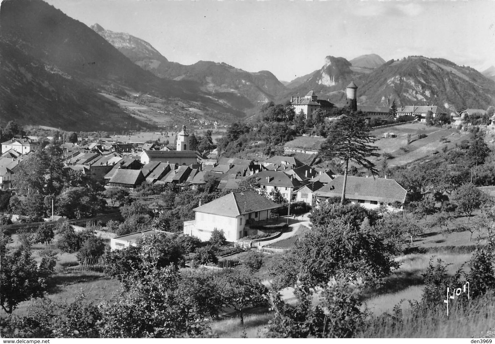 FAVERGES - Vue Générale Et Le Naubellet - Editions Yvon - Faverges