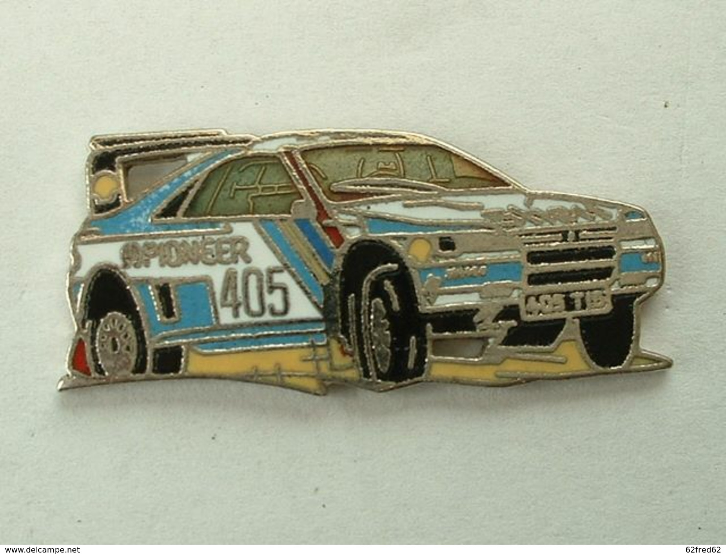 Pin's PEUGEOT 405 DAKAR N°3 - DEMONS & MERVEILLES - Peugeot