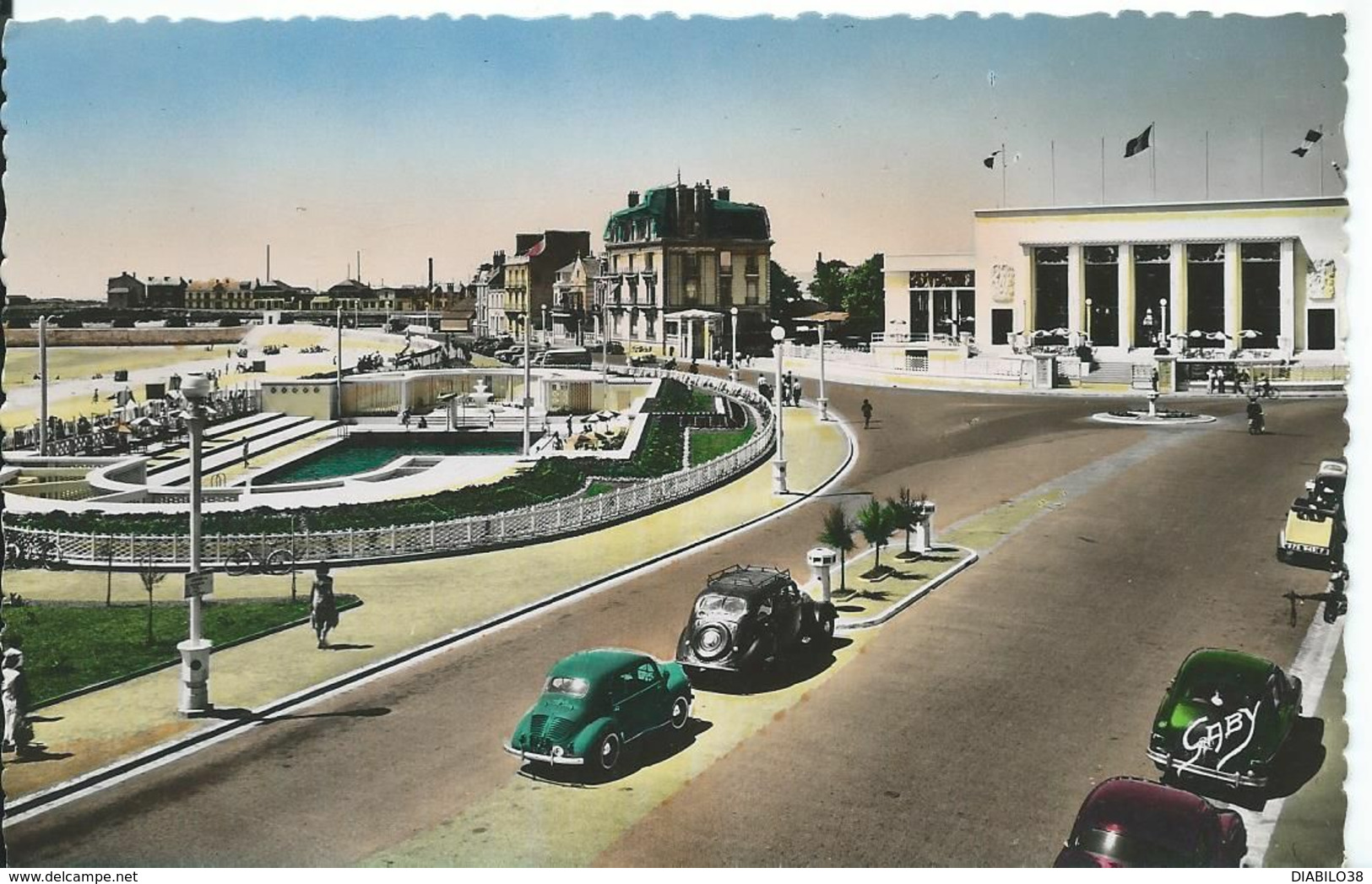 LES SABLES D 'OLONNE     (  VENDÉE  )  LA PISCINE ET LE CASINO - Sables D'Olonne