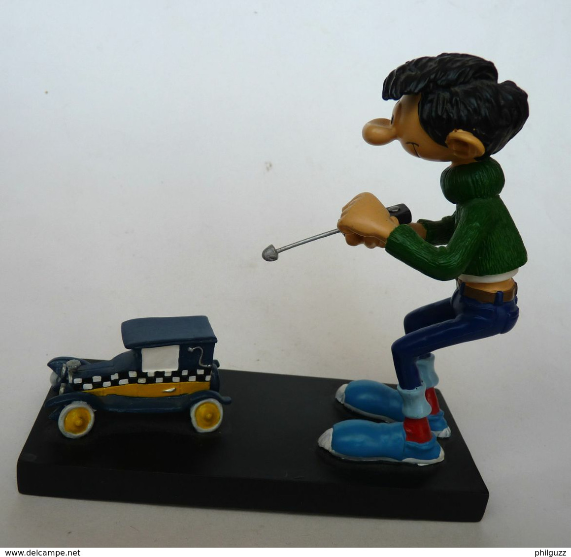 FIGURINE HACHETTE EN RESINE GASTON LES INVENTIONS LE TAXI RADIO COMMANDE N°07 2007 - Figurines En Plastique