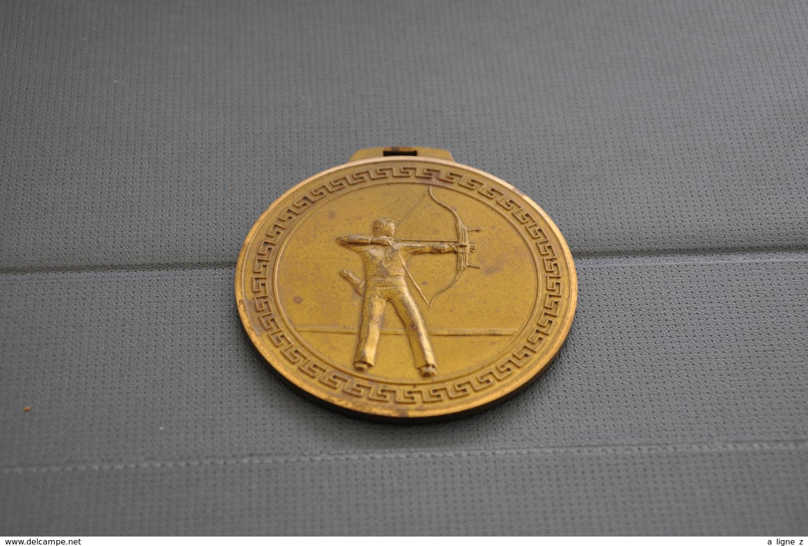 REF MON6 : Médaille Sportive Theme Tir à L'arc Nogent Sur Marne Diam 70 Mm - Bogenschiessen