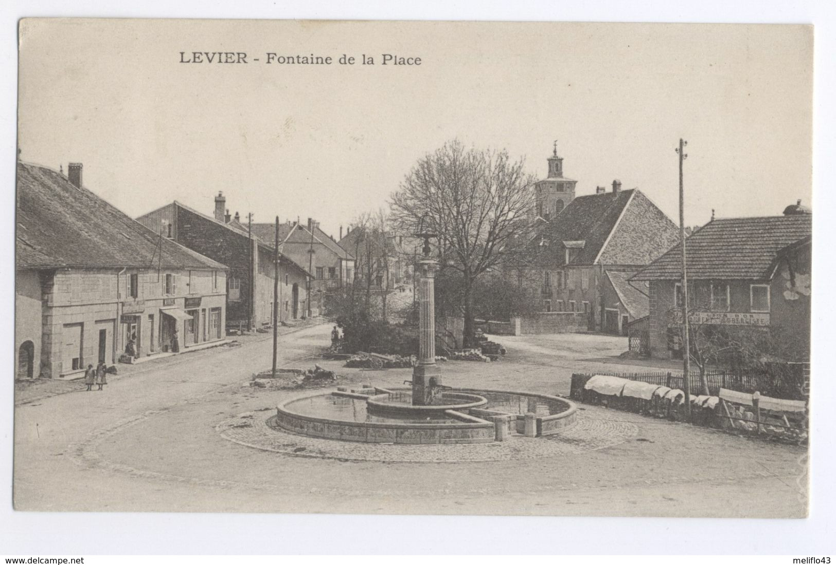 25/CPA  - Levier - Fontaine De La Place - Andere & Zonder Classificatie