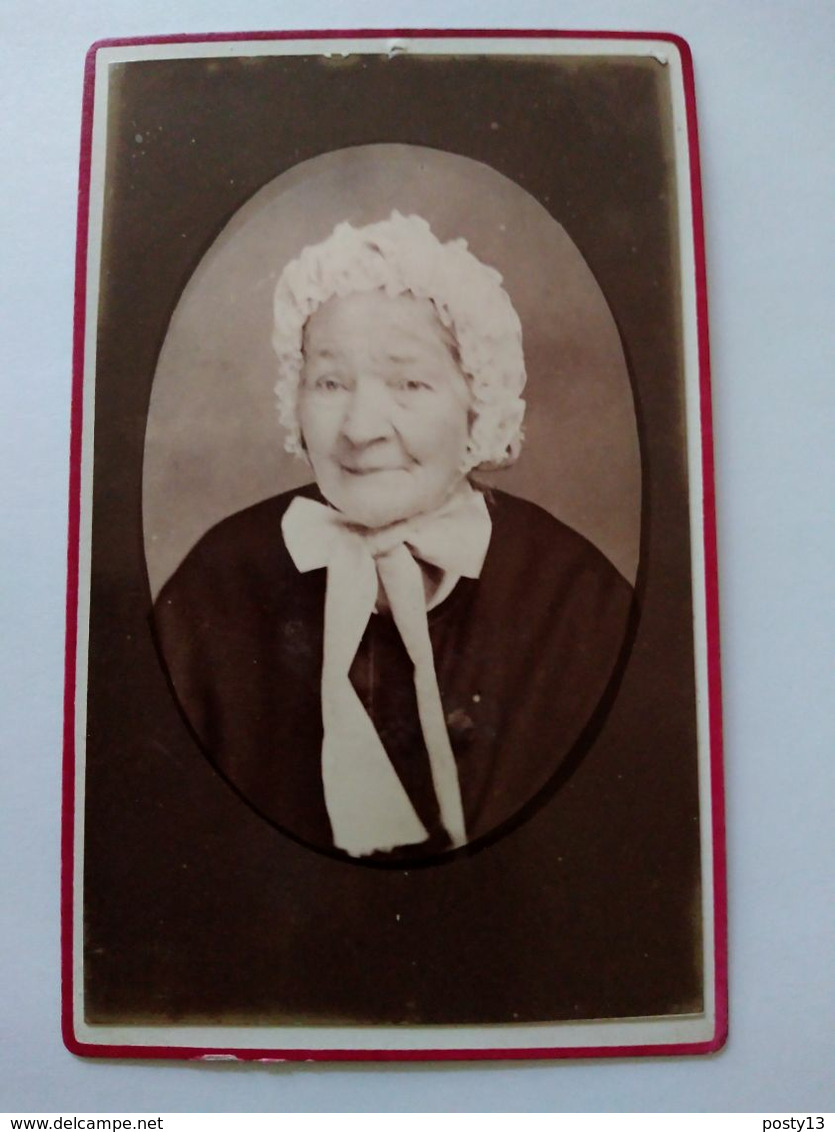 Photo CDV Portrait Vieille Femme En Médaillon - Bonnet - Photo De Emmanuel à DIEUZE (57) - BE - Ancianas (antes De 1900)