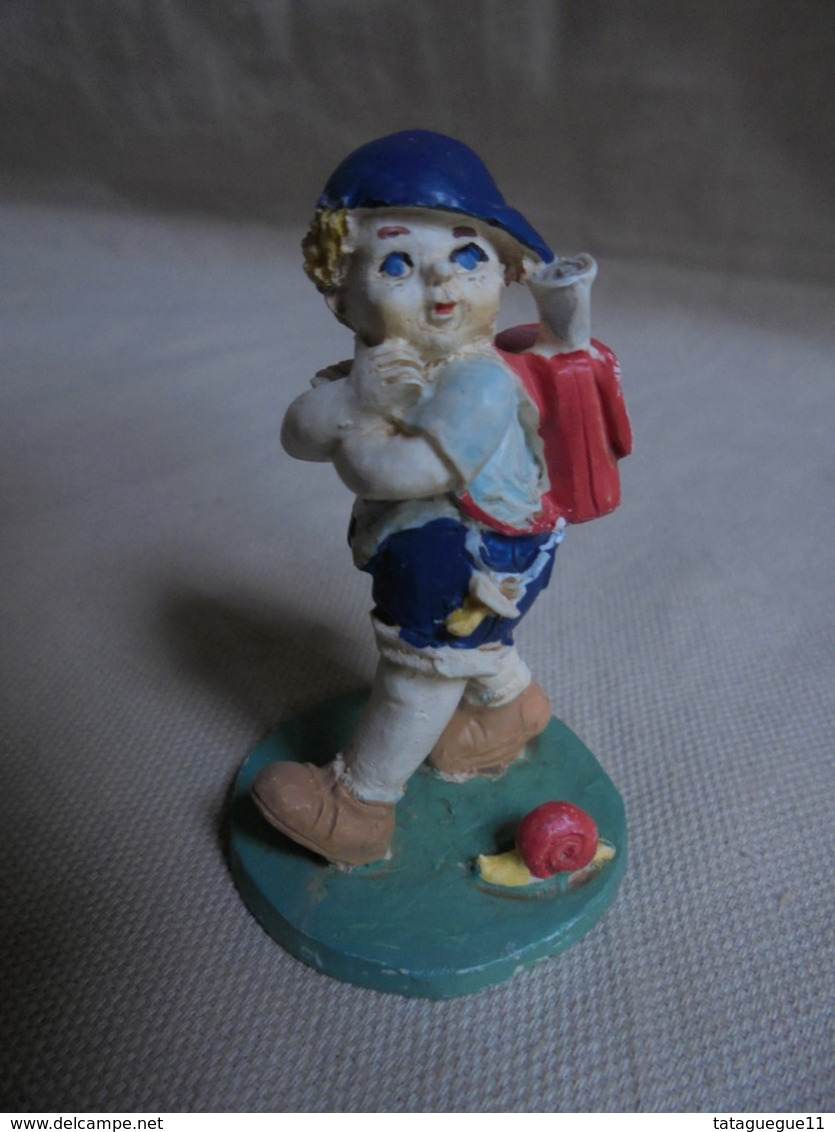 Ancien - Figurine En Résine Sur Socle "Petit écolière" - Other & Unclassified