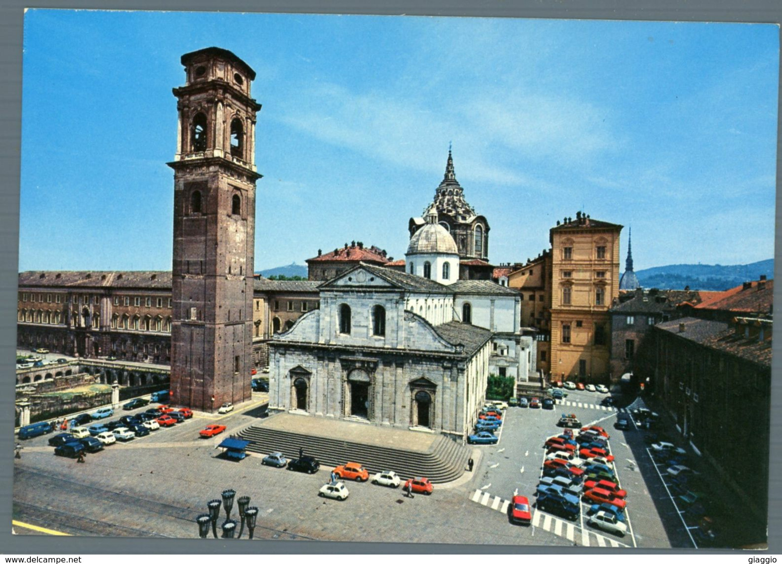 °°° Cartolina - Torino Il Duomo Con La Cupola Della Cappella Santa Sindone Nuova °°° - Chiese