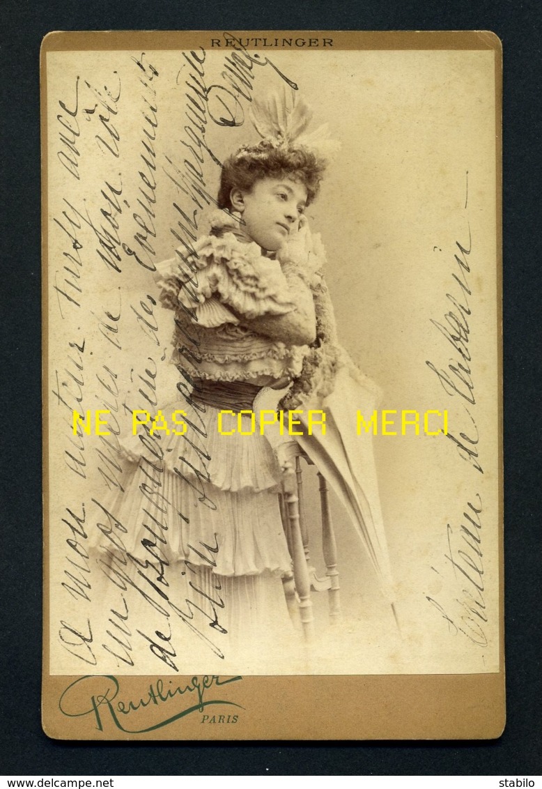 MARGUERITE DEVAL - COMEDIENNE ET CHANTEUSE, FONDATRICE DU THEATRE DES MATHURINS EN 1898 - AUTOGRAPHE SUR PHOTOGRAPHIE - Foto Dedicate