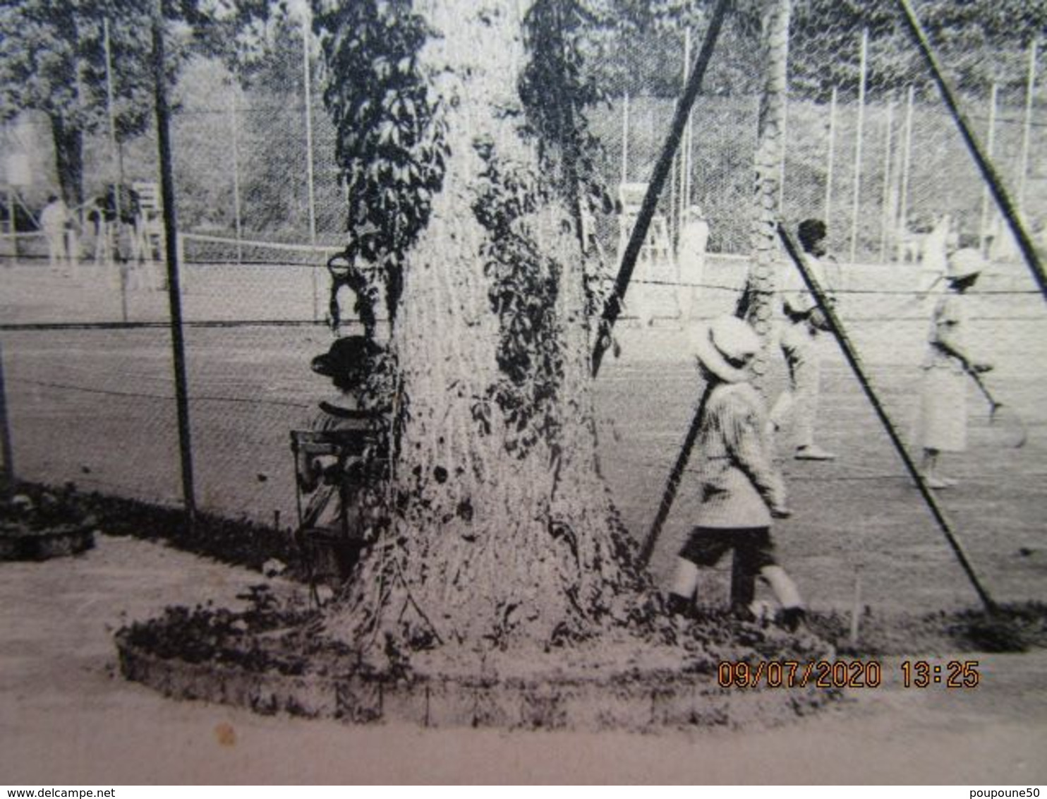 CPA 88 Vosges VITTEL Contrexeville Sport Dans Le Parc Les Courts De " Lawn Tennis "1930 édit.lévy&neurdein Réunis Paris - Vincey