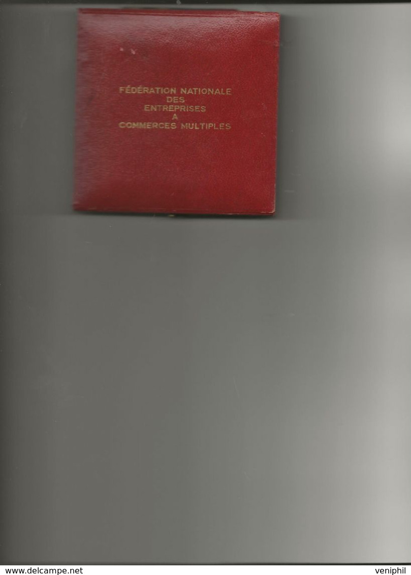 MEDAILLE BRONZE PATINE MORDORE -SIGNEE -P .LANDOWSKI 1950 -FEDERATION NATIONALE DES ENTREPRISES A COMMERCES MULTIPLES . - Profesionales / De Sociedad