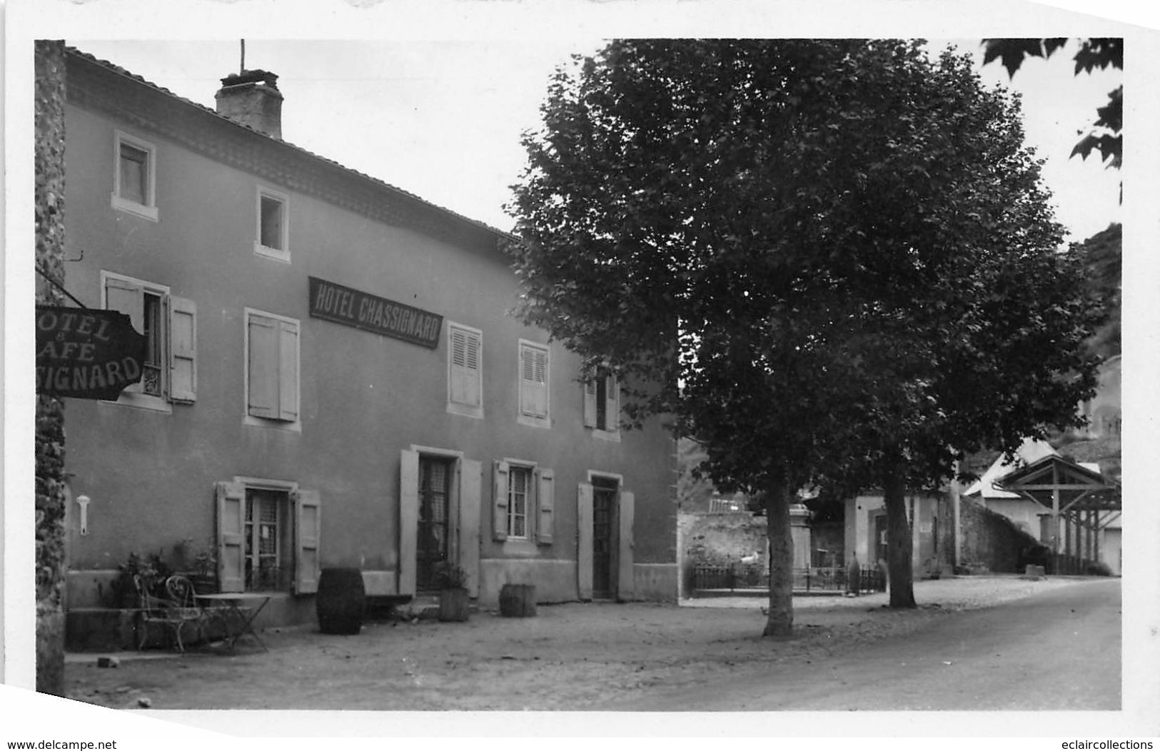 Blesle         43      Le Vallat . Place Du Marché      (voir Scan) - Blesle