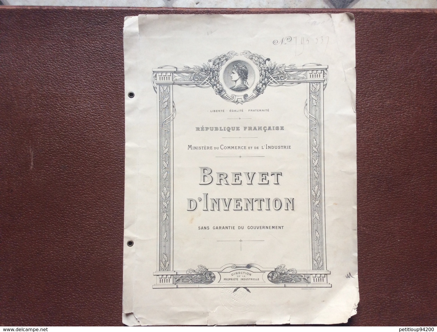 BREVET D’ INVENTION  Recipient Pour La Conservation Et Le Debit De Produits Alimentaires (Café Torréfié)  ANNEE 1934 - Machines