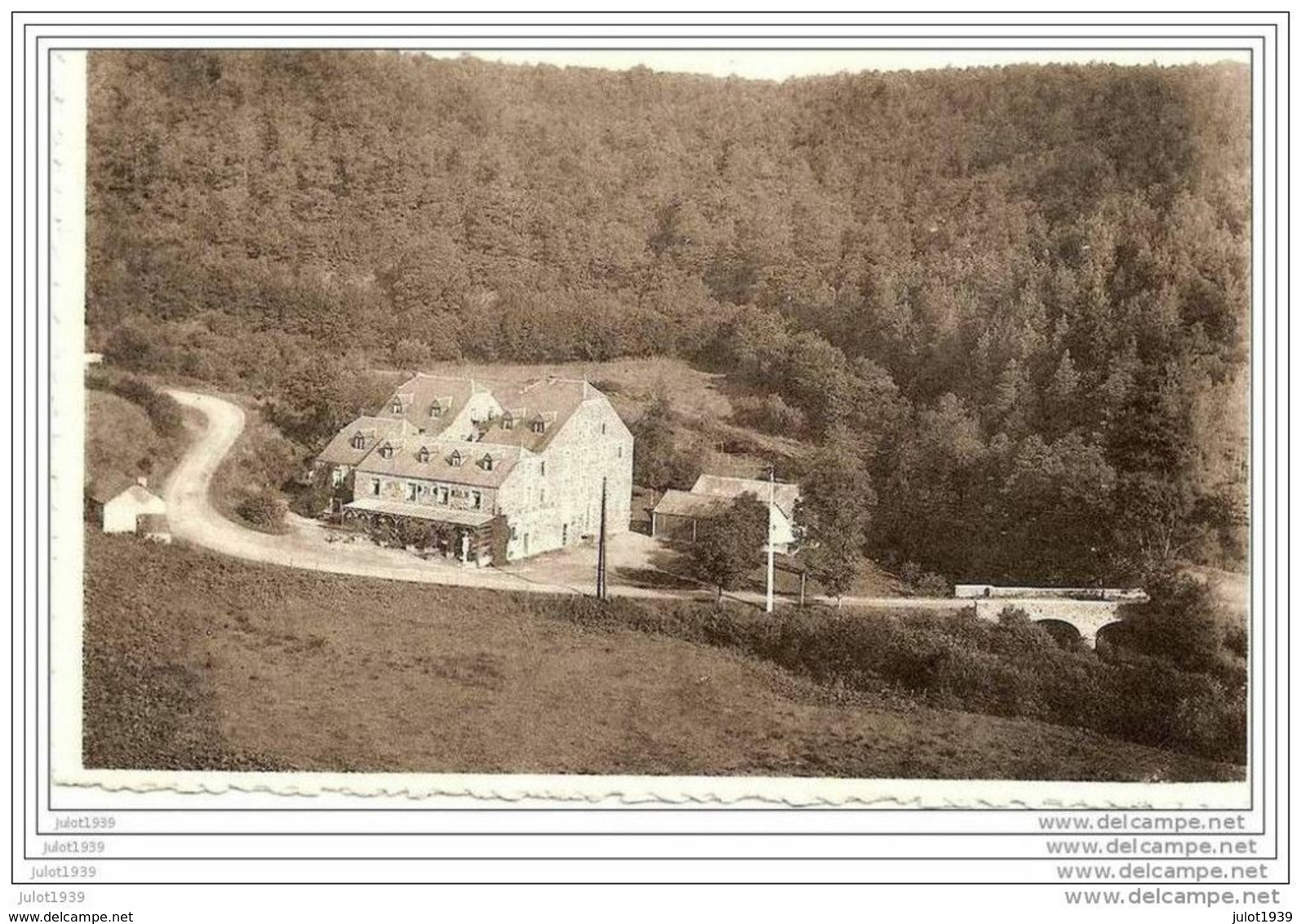 DAVERDISSE ..--  Hôtel Du MOULIN .  De WELLIN Vers LIEGE . Voir Verso . - Daverdisse