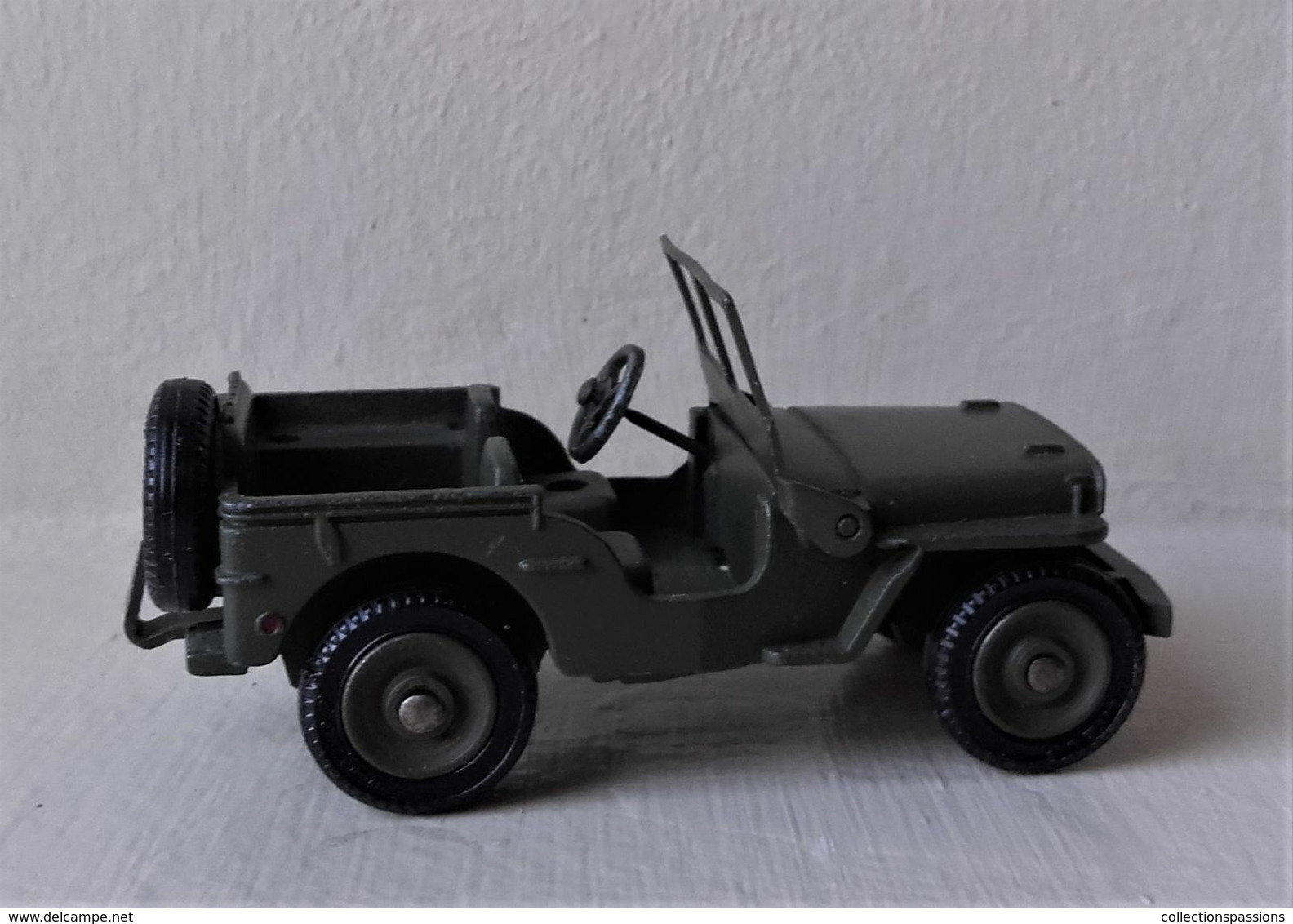 - Camion Militaire - JEEP WILLYS - Dinky Toys - - Militares